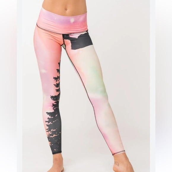 TEEKI Northern Lights Retro print hot Pants Leggings Size Small ~NWOT USA Small - Picture 1 of 4